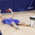 　ジュニアの部男子で初優勝し喜ぶ川上流星＝東京体育館