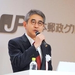 　記者会見する日本郵便の小池信也社長＝２３日午後、東京都千代田区