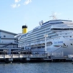 　愛知・名古屋アジア大会で選手の宿泊拠点として活用されるクルーズ船「コスタ・セレーナ」号＝２３日午後、東京都江東区