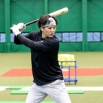 　打撃練習する阪神・伏見＝ＳＧＬ尼崎