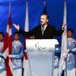 　北京冬季パラリンピックの開会式で平和を訴えるＩＰＣのパーソンズ会長＝２０２２年３月、北京（共同）