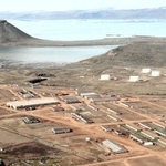 　グリーンランド北西部のチューレ米空軍基地（現ビドフィク宇宙軍基地）＝２００９年７月