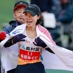 　初マラソン日本最高となる２時間１９分５７秒の４位でゴールした矢田みくに＝ヤンマースタジアム長居