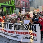 　政府の移民取り締まりに対する抗議デモ＝２５日、ミネアポリス（ＡＰ＝共同）