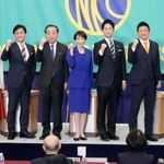 　日本記者クラブ主催の討論会に臨む（左から）共産党の田村委員長、国民民主党の玉木代表、中道改革連合の野田共同代表、自民党総裁の高市首相、日本維新の会の藤田共同代表、参政党の神谷代表、れいわ新選組の大石共同代表＝２６日午後、東京・内幸町の日本記者クラブ