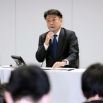 　記者会見で新たな経営再建計画「第５次総合特別事業計画」を公表する東京電力ホールディングスの小早川智明社長＝２６日午後、東京都千代田区