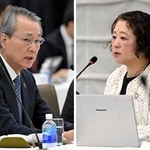 　面談する経団連の筒井義信会長（左）と連合の芳野友子会長＝２７日午前、東京都千代田区