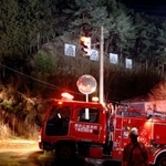 　長野県諏訪市で発生した山林火災の現場付近＝２７日午後