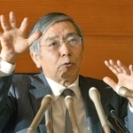 　金融政策決定会合後に記者会見する日銀の黒田総裁＝２０１５年１２月１８日、日銀本店