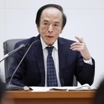 　昨年１２月１９日の金融政策決定会合後、記者会見する日銀の植田総裁＝日銀本店