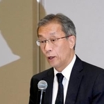 　記者会見する東大の藤井輝夫学長＝２８日午後、東京都文京区