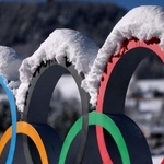 　コルティナダンペッツォに設置された五輪のモニュメント（ロイター＝共同）