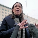 　２８日、米ワシントンで記者団の取材に応じるベネズエラの野党指導者マチャド氏（共同）