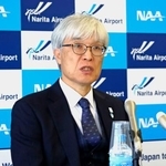 　成田空港の２０２５年の運用状況を発表するＮＡＡの藤井直樹社長＝２９日午前、成田空港