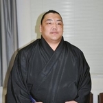 　相撲教習所の入所式に出席した和歌ノ富士＝２９日、両国国技館