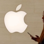 　米アップルのロゴ＝２０２５年４月、パリ（ロイター＝共同）