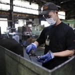 　愛知県内の工場で働くベトナム人技能実習生