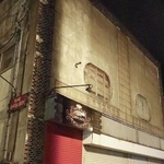 　女性の遺体が見つかった飲食店が入る建物＝１０日、北海道日高町