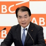 　記者会見する朝日放送テレビの今村俊昭社長＝３０日午後、大阪市福島区