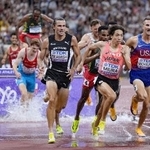 　陸上の世界選手権東京大会の男子３０００メートル障害決勝＝２０２５年９月１５日、東京・国立競技場