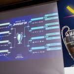 　サッカーの欧州ＣＬ決勝トーナメントへ向けたプレーオフ組み合わせの抽選結果＝３０日、スイス・ニヨン（ＡＰ＝共同）