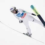 　丸山希の飛躍＝ビリンゲン（共同）