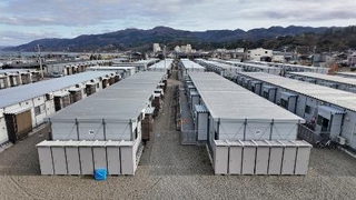 　能登半島地震の被災者が暮らす、石川県輪島市沿岸部の仮設住宅＝２０２５年１２月