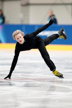 　公式練習で調整するイリア・マリニン＝ミラノ（共同）