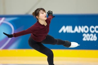 　公式練習で調整する坂本花織＝ミラノ（共同）