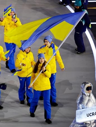 　ミラノ・コルティナ冬季五輪の開会式でウクライナの旗手を務めたエリザベータ・シドルコ＝６日、イタリア・ミラノ（共同）