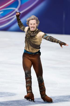 　団体男子ＳＰ　演技するイリア・マリニン＝ミラノ（共同）