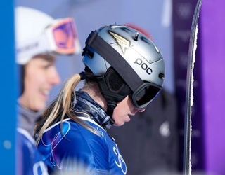 　女子パラレル大回転準々決勝で敗れたチェコのエステル・レデツカ＝リビーニョ（共同）