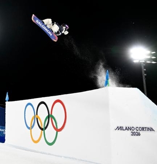 　女子ビッグエア決勝　ジャンプする村瀬心椛＝リビーニョ（共同）