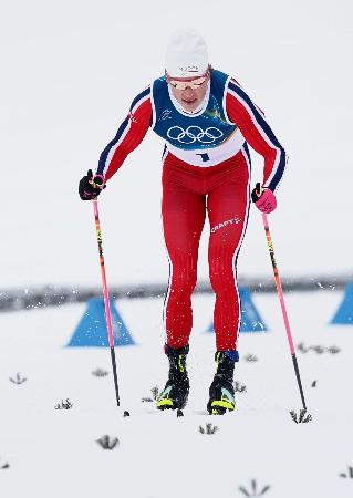 　男子スプリント・クラシカル決勝　ゴールに向かうヨハンネスヘスフロト・クレボ。金メダルを獲得した＝テーゼロ（共同）