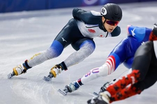 　男子１０００メートル予選　滑走する吉永一貴＝ミラノ（共同）