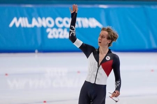 　スピードスケート男子１万ｍを制したメトジェイ・イレク＝１３日、ミラノ（ＡＰ＝共同）