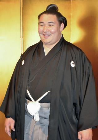 　挙式披露宴を前に取材に応じる欧勝馬＝１４日、東京都内のホテル