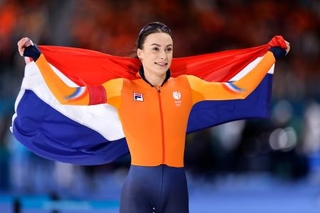 　女子５００メートルで金メダルを獲得したフェムケ・コク＝ミラノ（共同）