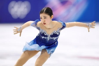 　女子フリー　演技する千葉百音＝ミラノ（共同）