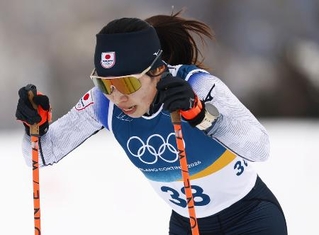 　７日の女子距離複合の前半クラシカルで力走する土屋正恵＝テーゼロ（共同）