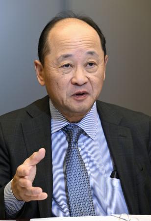 　インタビューに答える日本製鉄の岩井尚彦ＣＦＯ