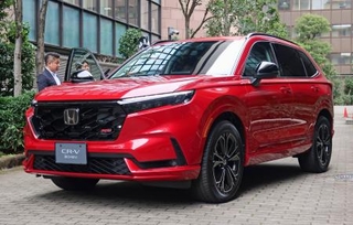 　ホンダが発売する新型ＳＵＶ「ＣＲ-Ｖ」＝２６日午前、東京都港区