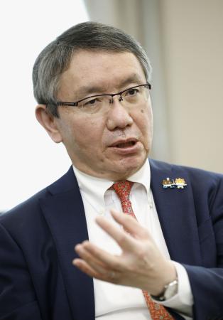 　インタビューに答える気象庁の野村竜一長官