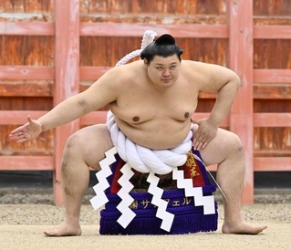 　大相撲春場所を前に奉納土俵入りを披露する横綱大の里＝２月２８日、大阪市の住吉大社