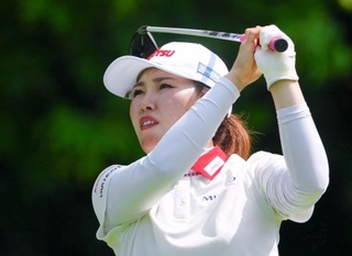 　第３ラウンド、通算７アンダーで８位の古江彩佳＝セントーサＧＣ（共同）