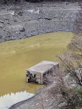 　水位が低下した高知県の吉野川水系早明浦ダム＝２月２７日（水資源機構提供）