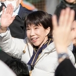 　１月３１日、街頭演説で手を振る自民党総裁の高市首相＝横浜市