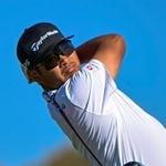 　最終ラウンド、２番でティーショットを放つ久常涼。通算１６アンダー２位＝トーリーパインズＧＣ（共同）