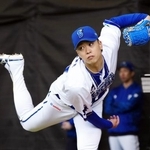 　ブルペンで投球練習するＤｅＮＡ・入江＝宜野湾