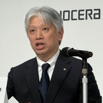 　記者会見する京セラの作島史朗取締役執行役員専務＝２日午後、京都市下京区